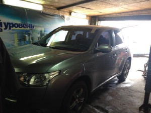 Установка лобового стекла Mitsubishi-Outlen 2013