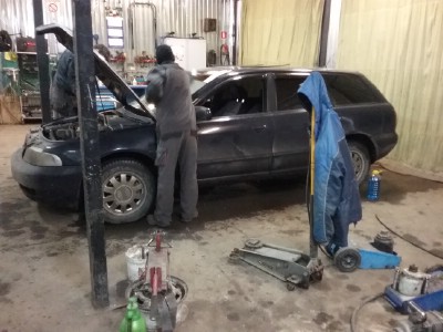 Установка лобового стекла Audi A4 11 1994-2001