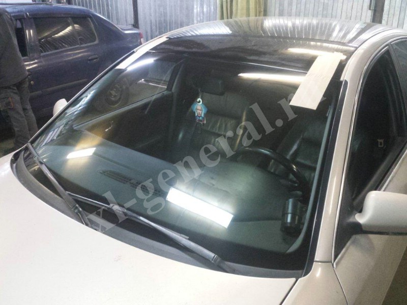 Лобовое стекло Audi A6 1997-2004