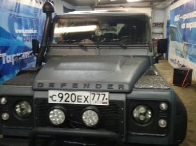 Установка лобового стекла Land Rover Defender 2002