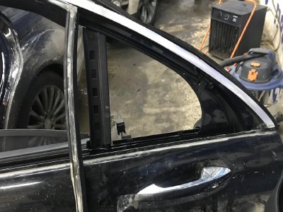 Установка кузовного стекла Mercedes S Class W221 2005-2013