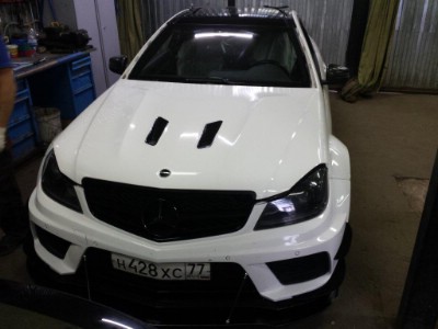 Установка лобового стекла Mercedes w204 COUPE 2011-