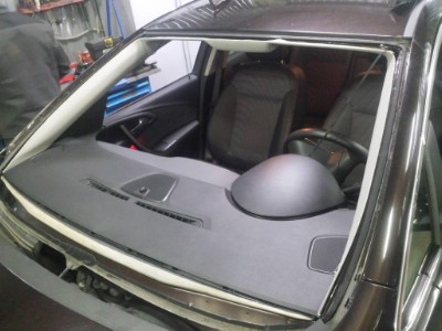 Установка лобового стекла Opel Astra J -