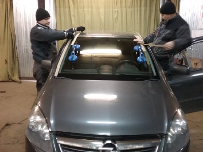 Установка лобового стекла OPEL ZAFIRA B 2005-2011