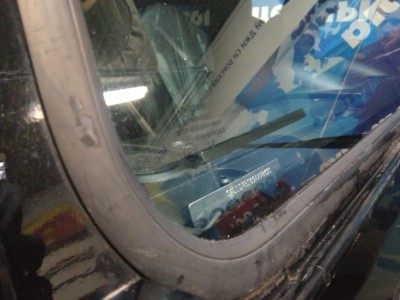 Установка лобового стекла Land RoveR Defender 1983-