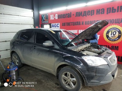 Установка автостекла SsangyonG Actyon Newkorando (С200) 2010-