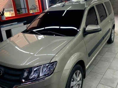 Тонирование ремонт большого скола на лобовом стекле Lada Largus