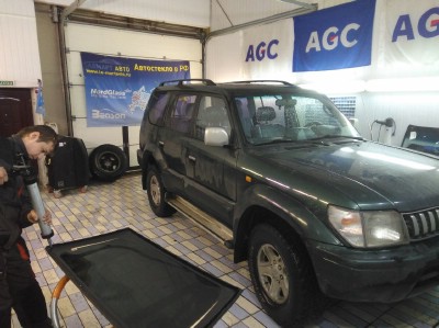 Установка заднего стекла Toyota Landcruiser J90 Prado 3Д5Д ВН 1996-2003
