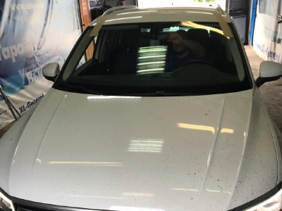 Установка лобового стекла Volkswagen Tiguan 2016-