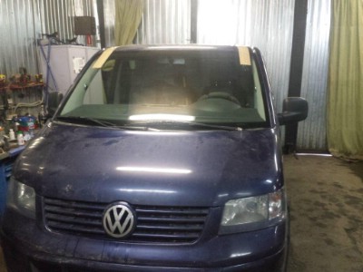 Установка лобового стекла Volkswagen Multivan / Transporter T5 2003-2009