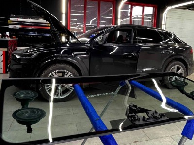 Установка лобового стекла Audi Q8 -