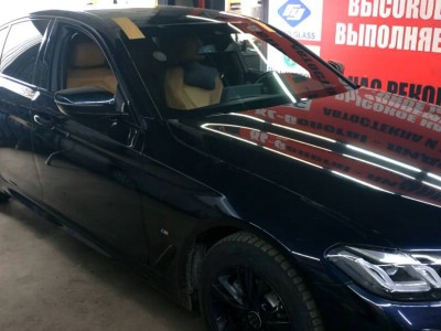 Установка лобового стекла BMW 5 G30 2016-