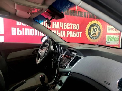 Установка лобового стекла Chevrolet Cruze 2018-2025
