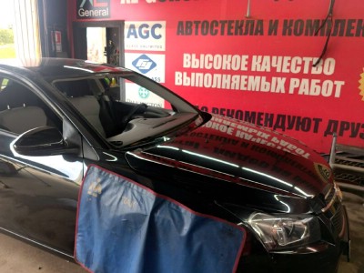 Установка лобового стекла Chevrolet Cruze 2018-2025
