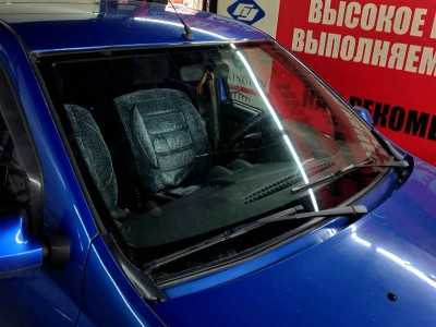 Установка лобового стекла Dacia Logan I 2004-2012