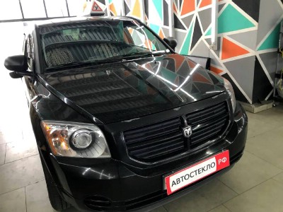 Установка лобового стекла Dodge Caliber 2006-