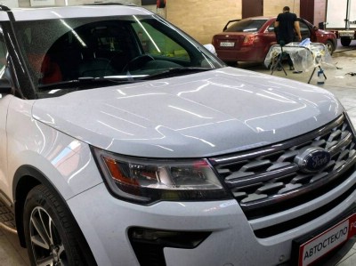 Установка лобового стекла Ford Explorer V -