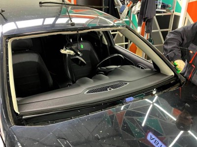 Установка лобового стекла Ford Mondeo -