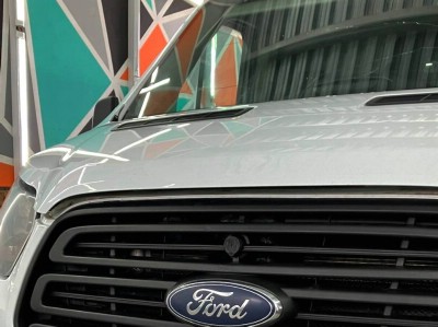 Установка лобового стекла Ford Transit -