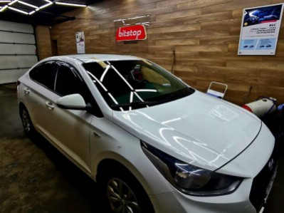 Установка лобового стекла Hyndai Solaris 2017-