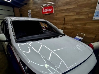 Установка лобового стекла Hyndai Solaris 2017-