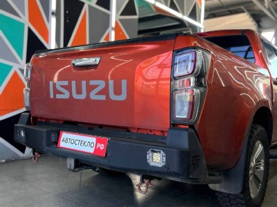 Установка лобового стекла Isuzu D-Max -
