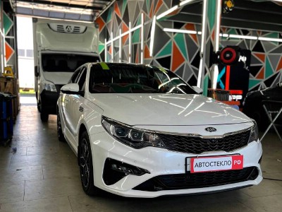 Установка лобового стекла Kia Optima -