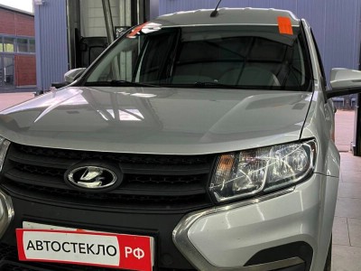 Установка автостекла Lada Largus -