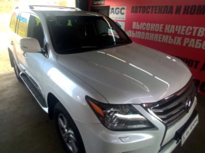 Установка лобового стекла Lexus LX570 2007-
