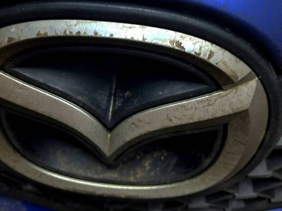 Установка лобового стекла Mazda 3 2003-2009