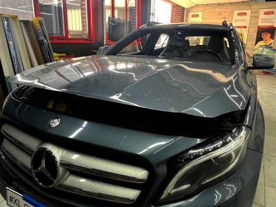 Установка лобового стекла Mercedes W -