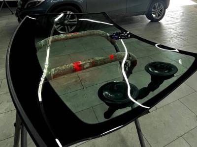 Установка лобового стекла Mercedes W -