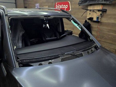 Установка лобового стекла Mercedes W447 -