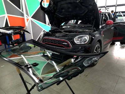 Установка лобового стекла Mini Countryman II F60 2016-