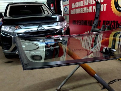 Установка лобового стекла Mitsubishi Outlander 2015-