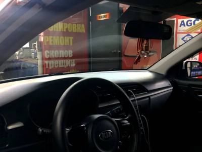 Установка лобового стекла Kia Rio 2017-
