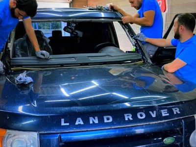 Установка лобового стекла Land Rover Discovery 3 -