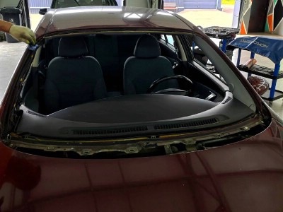 Установка лобового стекла Nissan Primera P12 2001-2008