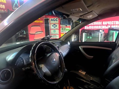 Установка лобового стекла Nissan Terrano 2014-