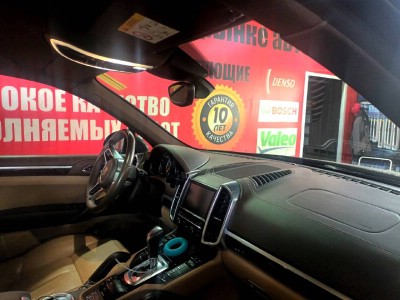 Установка лобового стекла Porsche Cayenne II 2010-2018