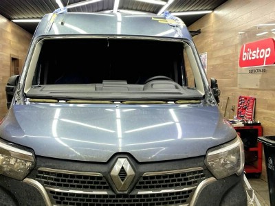 Установка лобового стекла Renault Master 2010-