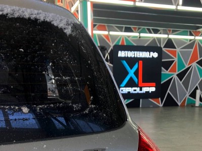 Установка лобового стекла Suzuki Swift -