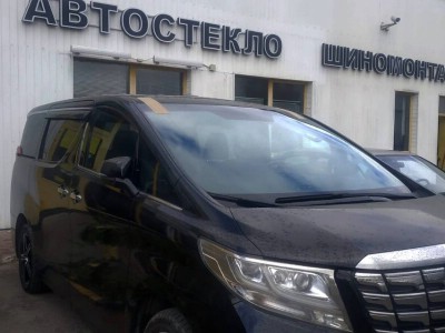 Установка автостекла Toyota Alphard -