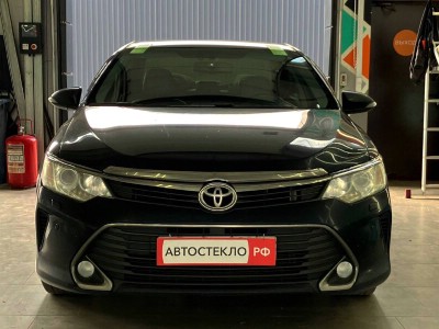 Установка лобового стекла Toyota Camry -