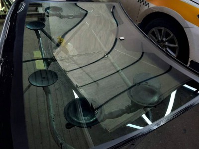 Установка лобового стекла Toyota Camry XV70 2017-