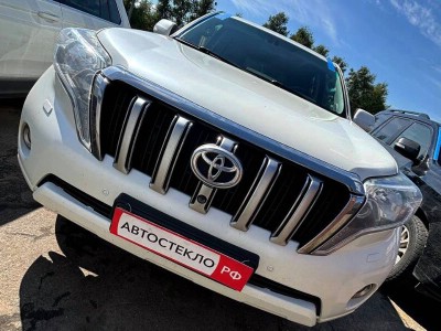 Установка лобового стекла Toyota Land Cruiser 150 Prado 2009-