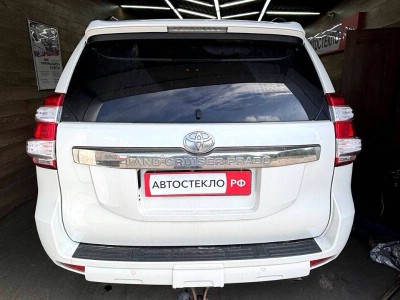 Установка лобового стекла Toyota Land Cruiser 150 Prado 2009-