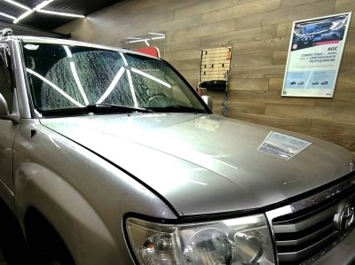 Установка лобового стекла Toyota Land Cruiser 1998-2007