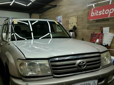 Установка лобового стекла Toyota Land Cruiser 1998-2007