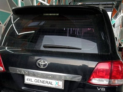Установка лобового стекла Toyota Land Cruiser 200 2007-2012